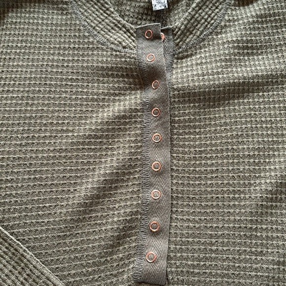 Free People size L, army green, waffle henley, thermal long sleeve. - Picture 3 of 4